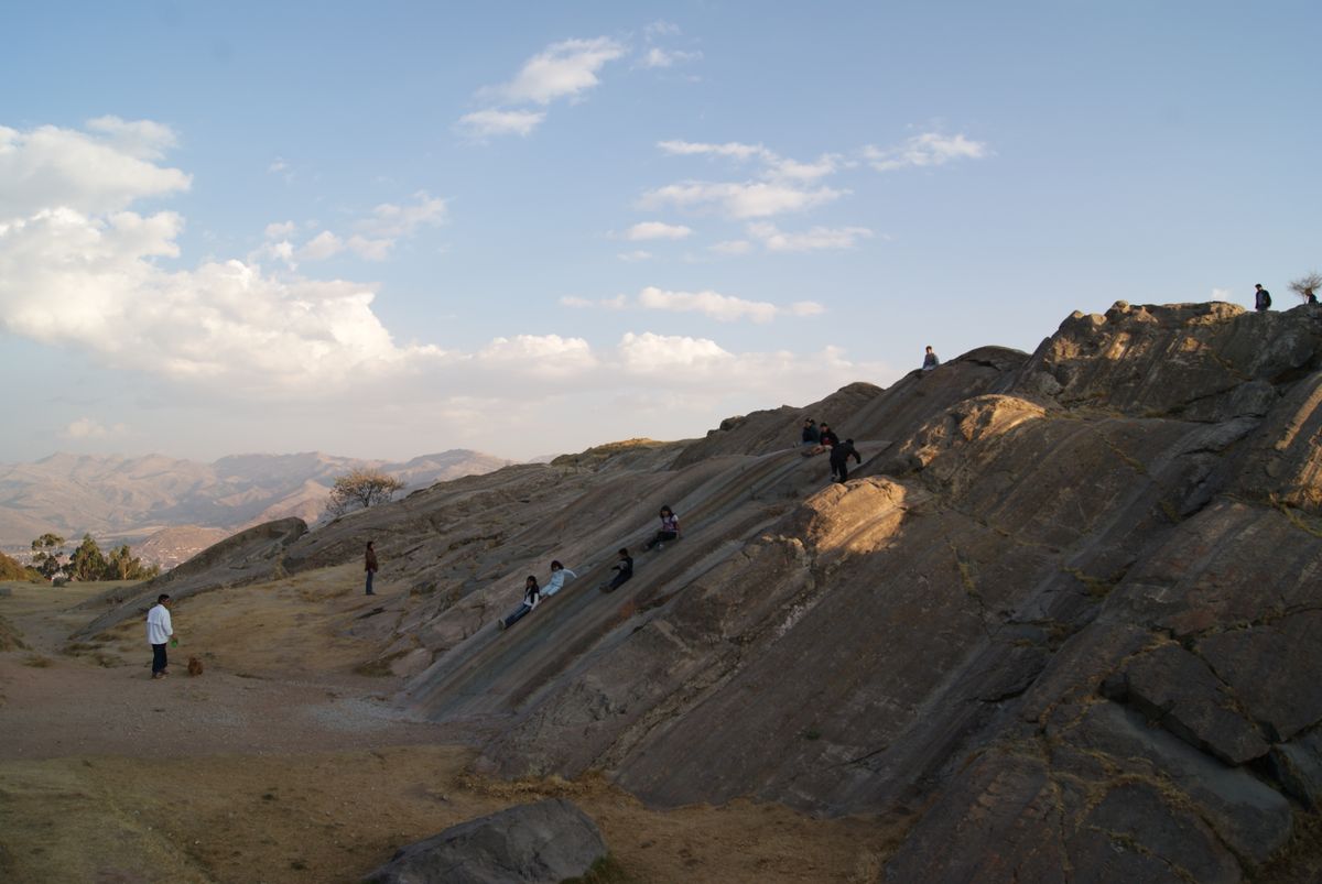 Natural slide - glijbaan in de natuur - Sacsayhuaman - Peru