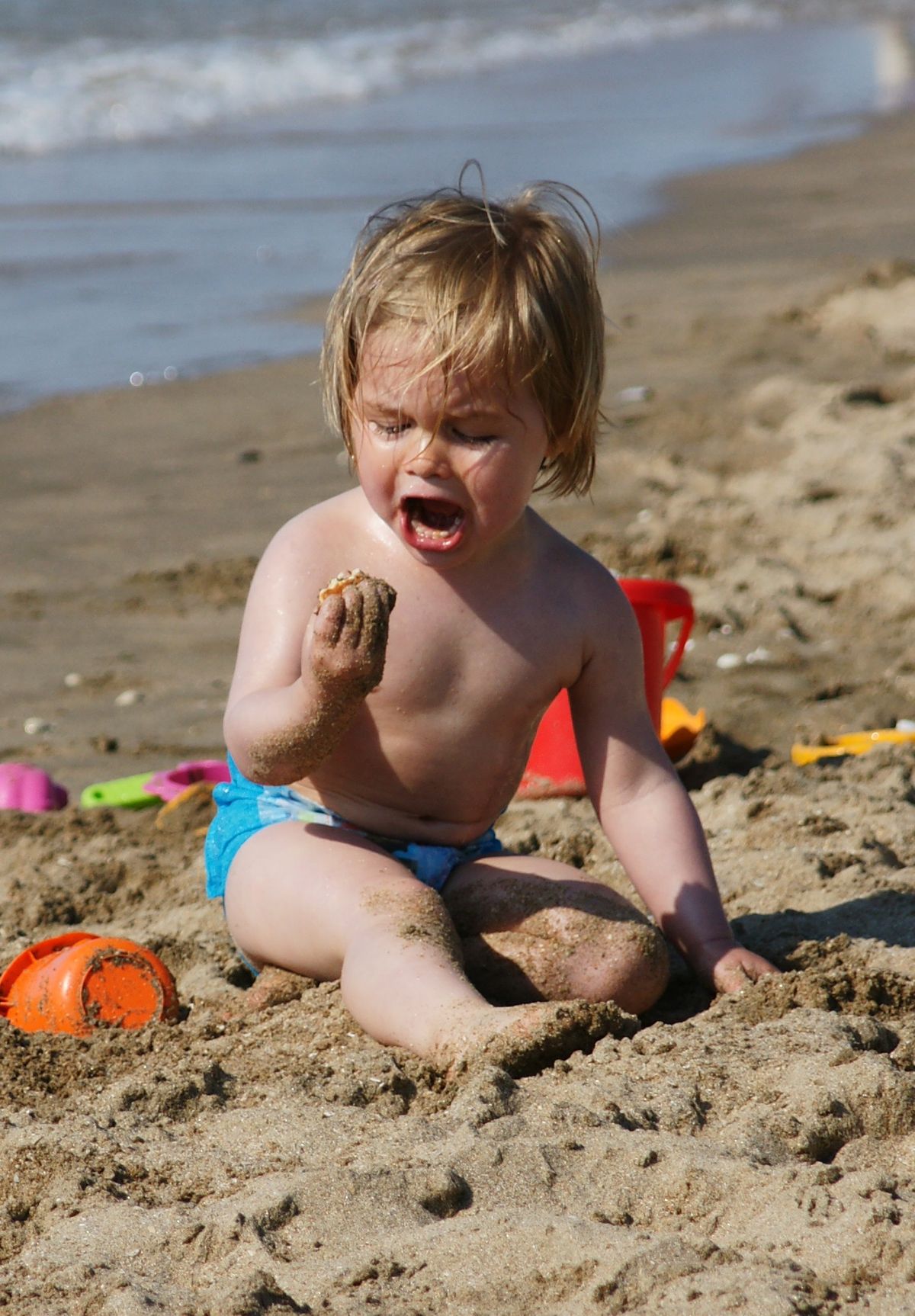 Matthieu - My daughter in a wild, sudden desperate feeling of rage, while her cookie felt in the sand ! How cruel, but so funny...