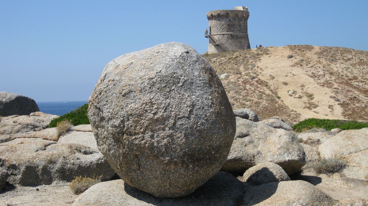 tour génoise cargese corse