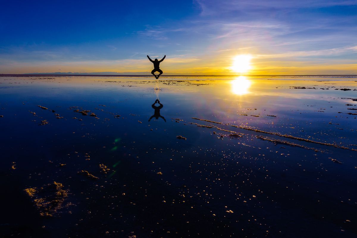 Jump - Saltflats Uyuni, Bolivia